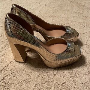 💛Vince Camuto Gold Platform Peep Toe Heels💛